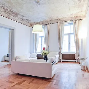  Apartamento Beautiful 3 Bedroom In 7th District